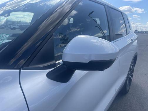 2024 Mitsubishi Outlander SE Black Edition w/Pano Roof S-AWC