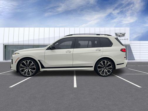 2023 BMW X7 M60i