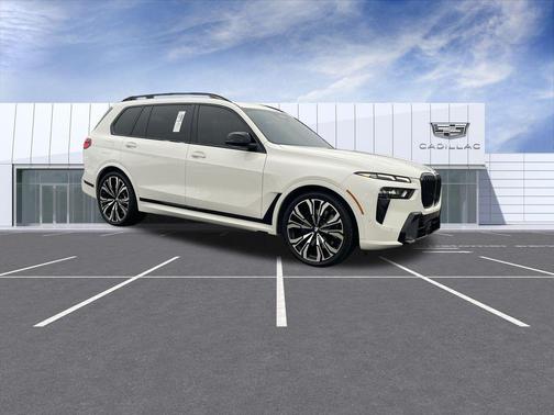 2023 BMW X7 M60i