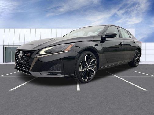 Super Black 2025 Nissan Altima SR FWD