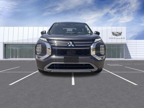 Graphite Gray Metallic/Black Roof 2025 Mitsubishi Outlander SE S-AWC