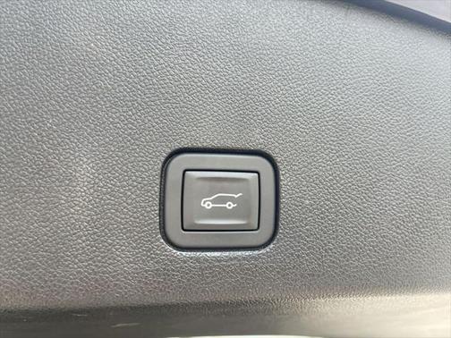 2025 Cadillac XT6 Premium Luxury FWD