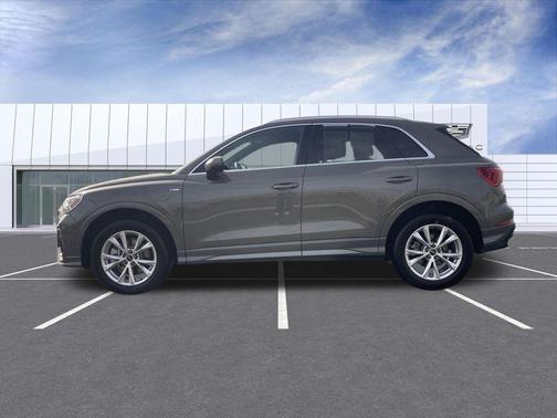 2025 Audi Q3 Premium 45 TFSI S line quattro Tiptronic