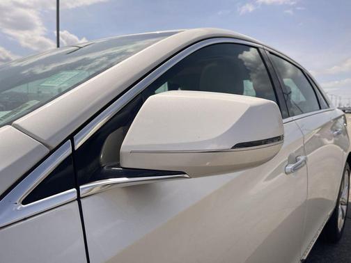 White Diamond Tricoat 2014 Cadillac XTS Luxury