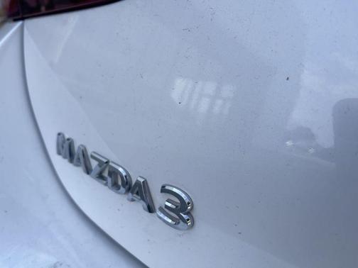 Snowflake White Pearl Mica 2025 Mazda Mazda3 FWD w/Preferred Package