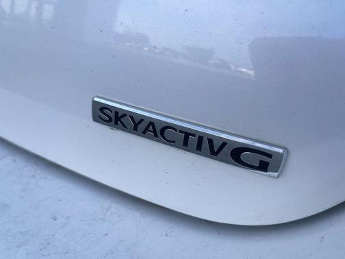 Snowflake White Pearl Mica 2025 Mazda Mazda3 FWD w/Preferred Package