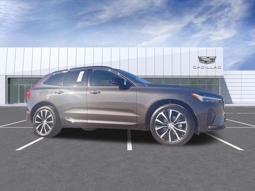 2025 Volvo XC60 B5 Plus