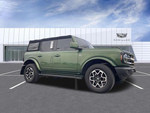 ERUPTION GREEN METALLIC 2022 Ford Bronco Outer Banks