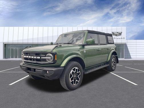 ERUPTION GREEN METALLIC 2022 Ford Bronco Outer Banks