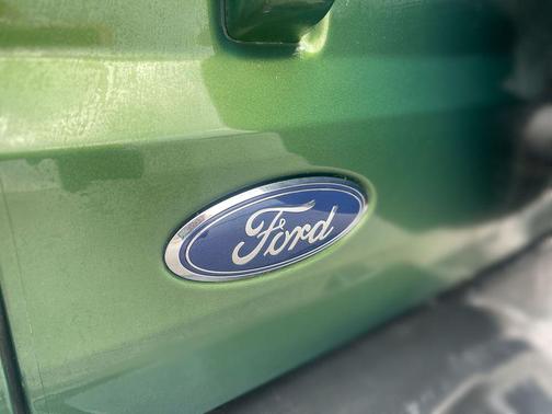 ERUPTION GREEN METALLIC 2022 Ford Bronco Outer Banks