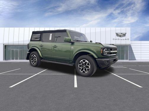 ERUPTION GREEN METALLIC 2022 Ford Bronco Outer Banks