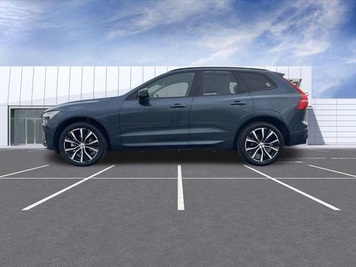 2024 Volvo XC60 B5 Plus Dark Theme