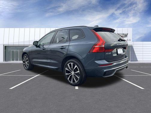 2024 Volvo XC60 B5 Plus Dark Theme