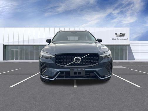 2024 Volvo XC60 B5 Plus Dark Theme