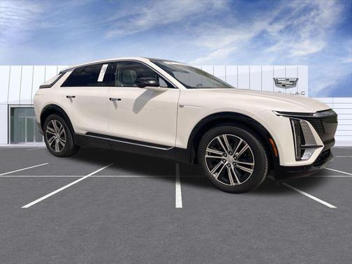 Crystal White Tricoat 2024 Cadillac LYRIQ Luxury
