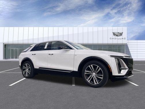 Crystal White Tricoat 2024 Cadillac LYRIQ Luxury