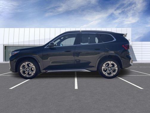Black Sapphire Metallic 2025 BMW X1 xDrive28i