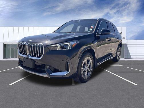 Black Sapphire Metallic 2025 BMW X1 xDrive28i