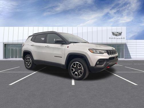 Silver Zynith Metallic Clearcoat 2025 Jeep Compass Trailhawk