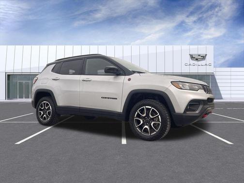 Silver Zynith Metallic Clearcoat 2025 Jeep Compass Trailhawk