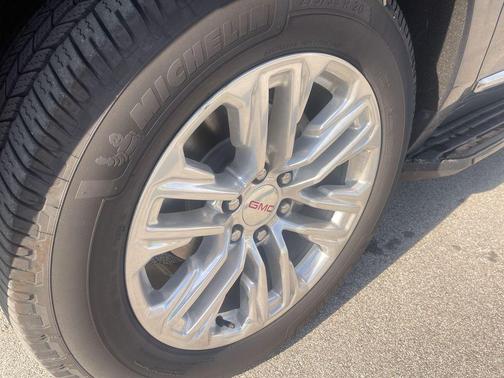 Titanium Rush Metallic 2023 GMC Yukon SLT
