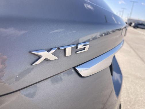 Argent Silver Metallic 2023 Cadillac XT5 Premium Luxury