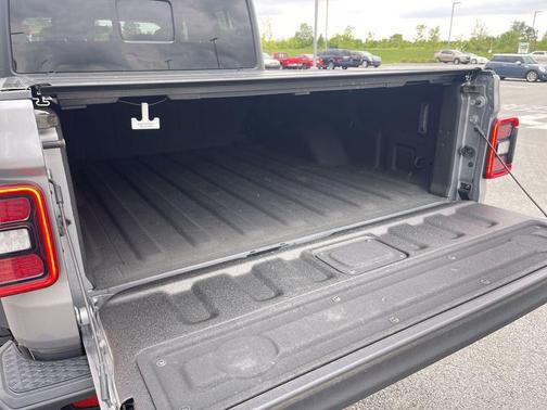 Billet Silver Metallic Clearcoat 2021 Jeep Gladiator Mojave 4x4
