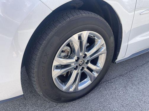 Wind Chill Pearl 2022 Toyota Sienna Platinum
