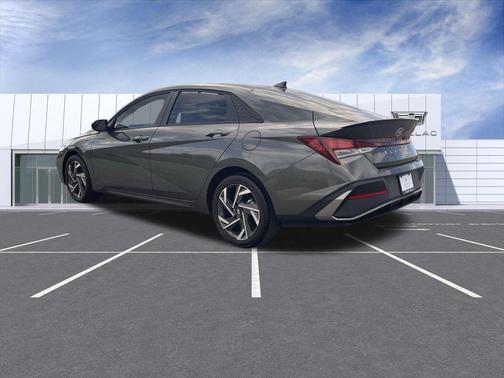 2025 Hyundai ELANTRA Sport