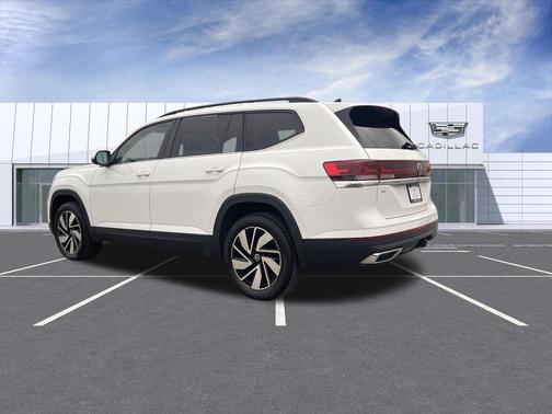 Pure White 2025 Volkswagen Atlas 2.0T SE w/Technology