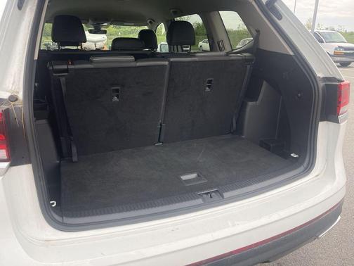 Pure White 2025 Volkswagen Atlas 2.0T SE w/Technology