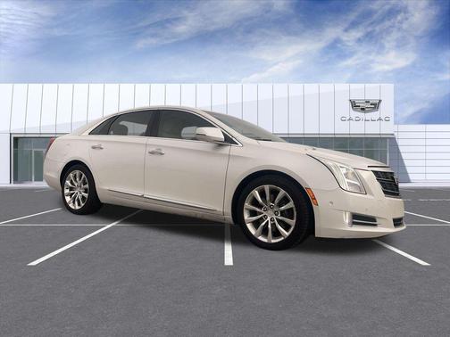 Crystal White Tricoat 2016 Cadillac XTS Luxury