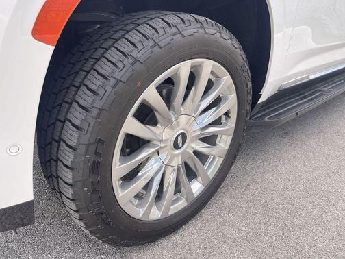 Crystal White Tricoat 2024 Cadillac Escalade ESV Premium Luxury