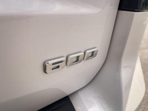 Crystal White Tricoat 2024 Cadillac Escalade ESV Premium Luxury