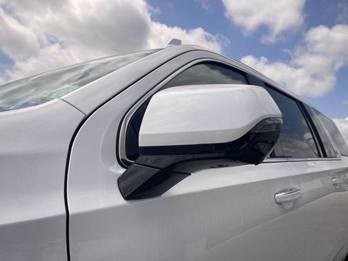 Crystal White Tricoat 2024 Cadillac Escalade ESV Premium Luxury