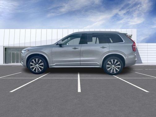 2025 Volvo XC90 B6 Plus 7-Seater
