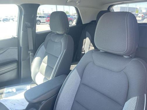 Mosaic Black Metallic 2025 Chevrolet Trailblazer LT