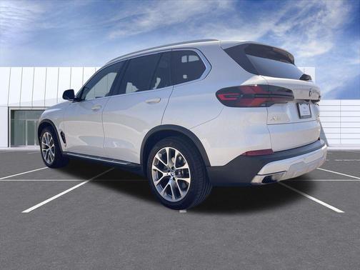 Alpine White 2024 BMW X5 xDrive40i