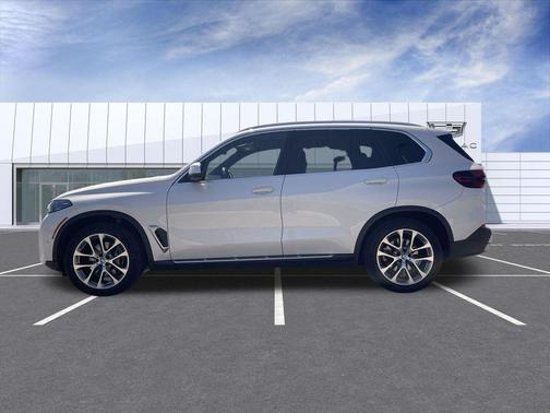 Alpine White 2024 BMW X5 xDrive40i