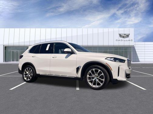 Alpine White 2024 BMW X5 xDrive40i