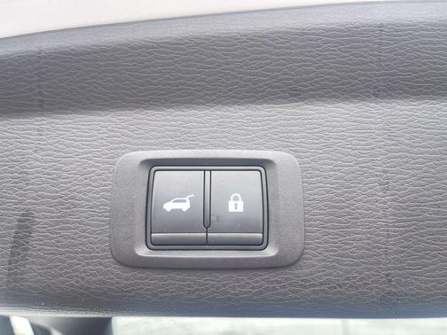 White Diamond/Black Roof 2025 Mitsubishi Outlander SE S-AWC