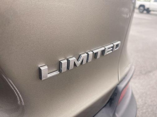 Light Brownstone Pearlcoat 2019 Jeep Cherokee Limited