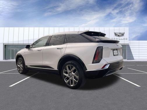 Crystal White Tricoat 2025 Cadillac OPTIQ Luxury 2 AWD