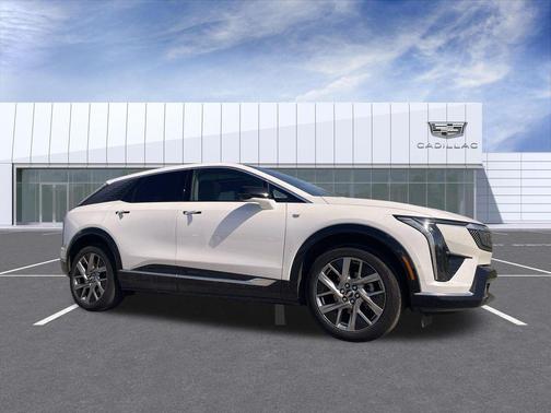 Crystal White Tricoat 2025 Cadillac OPTIQ Luxury 2 AWD