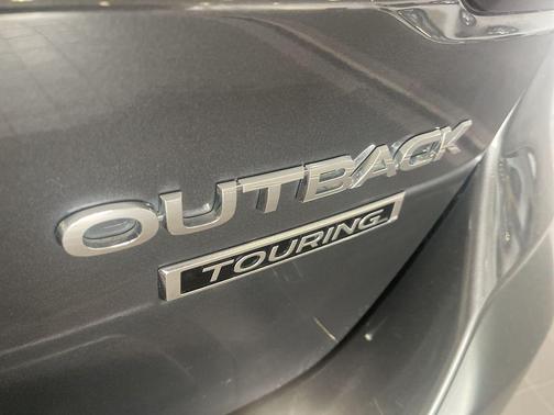 2022 Subaru Outback Touring