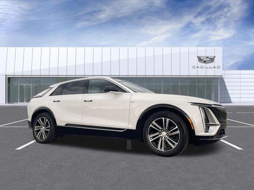 Crystal White Tricoat 2024 Cadillac LYRIQ Luxury