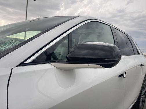 Crystal White Tricoat 2024 Cadillac LYRIQ Luxury