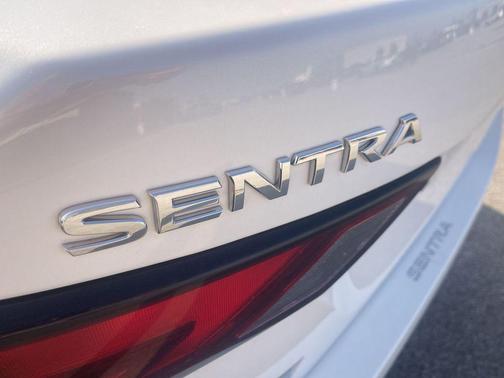 Aspen White Tricoat 2023 Nissan Sentra SV