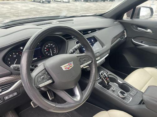 2023 Cadillac XT4 Sport