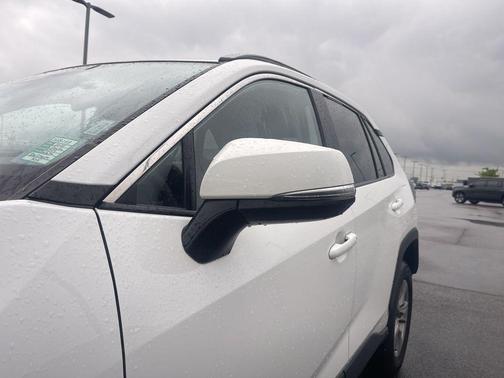 Ice Cap 2025 Toyota RAV4 XLE